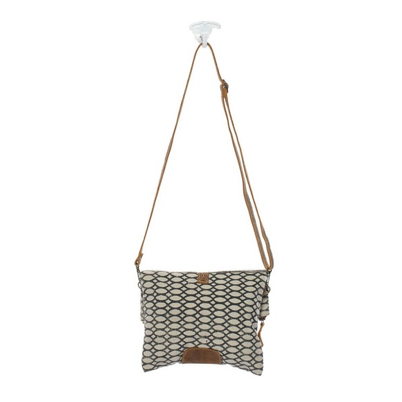 🚨LAST ONE🚨 Fold Over Crossbody Bag - Picture 4 of 4